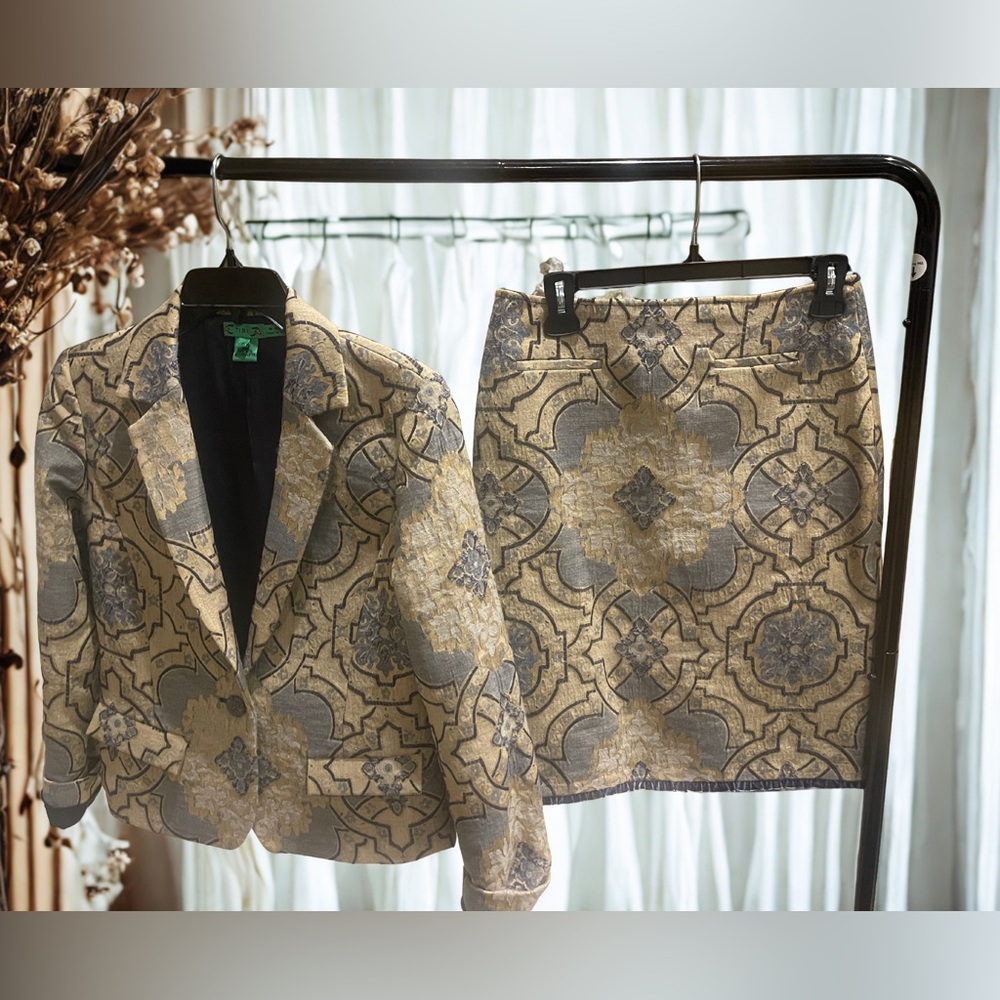 ⸻

Tibi Brocade Skirt Suit Set Gold/Navy Sz 6